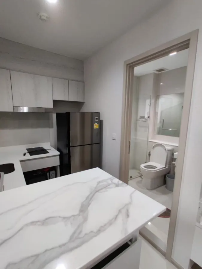 Condo for rent life one wireless, high floor, beautiful view, fully furnished, ready to move in, easy to travel, book now!!