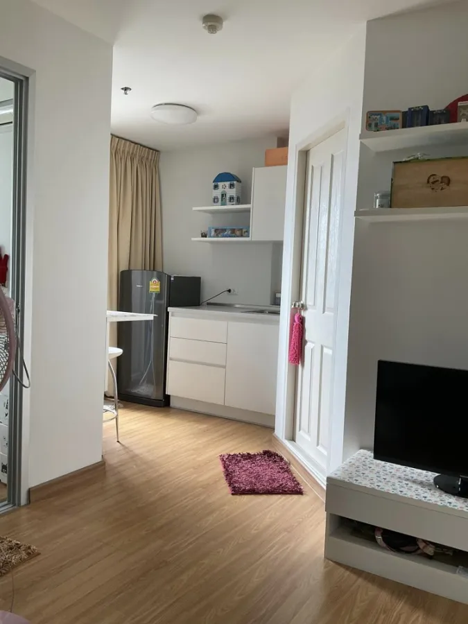 For sale, The Trust Residence Ratchada-Rama 3, simply decorated room, ready to move in, just carry one suitcase and move in.
