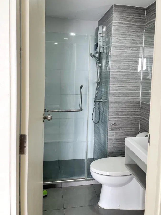 For rent: Kensington Phahonyothin 63. Room divided into sections. Good furniture Make a reservation and you won't be disappointed. ​