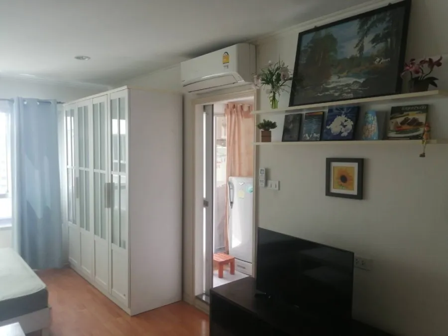 For rent!! Condo Lumpini Ville Ramkhamhaeng 44, 10th floor, Building B, the most spacious room. plus pool view, don't miss it!!