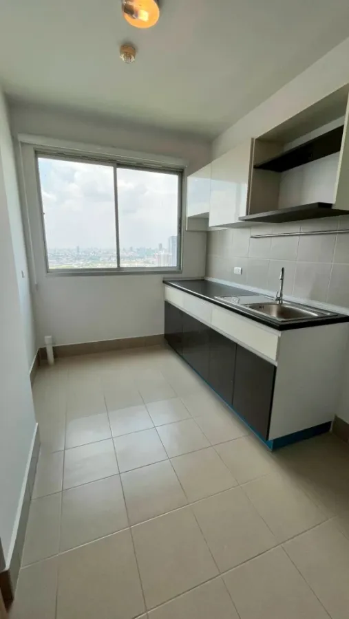For rent: Supalai City Resort Phra Nangklao Station, high floor unit, fully furnished. Book now!
