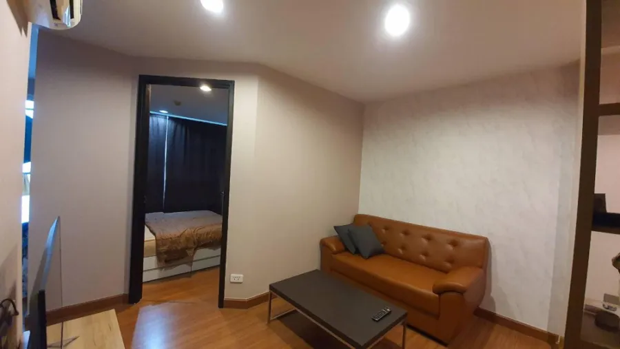 For rent, Diamond Ratchada, very beautiful room, the wall is attached to the wall, the whole room is fully furnished, you can carry your bag and move in.