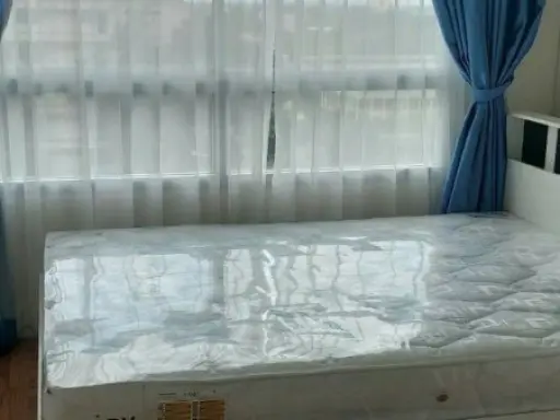 This room is not to be missed. For rent, Lumpini Park Petchkasem 98, brand new electrical appliances. Plus get a great view of the pool. Book now.