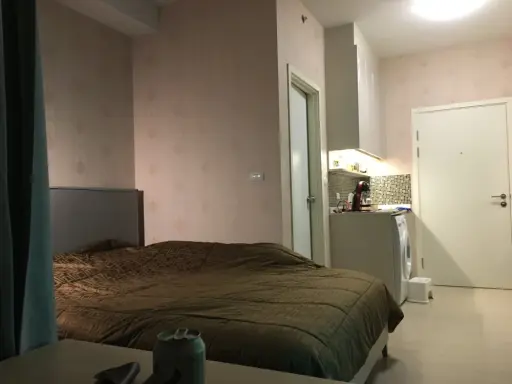 Selling a unit at Chapter One Eco Ratchada-Huai Khwang, 9th floor. Comes fully furnished with all amenities. Book now!