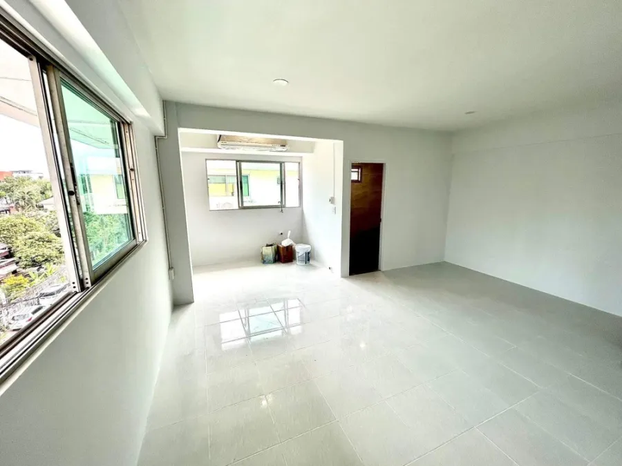 ขาย J.W.Place ชั้น 5 ห้องโทนสีขาว สะอาด สบายตา ราคาเบาๆ สบายกระเป๋า สายแต่งห้องไม่ควรพลาด