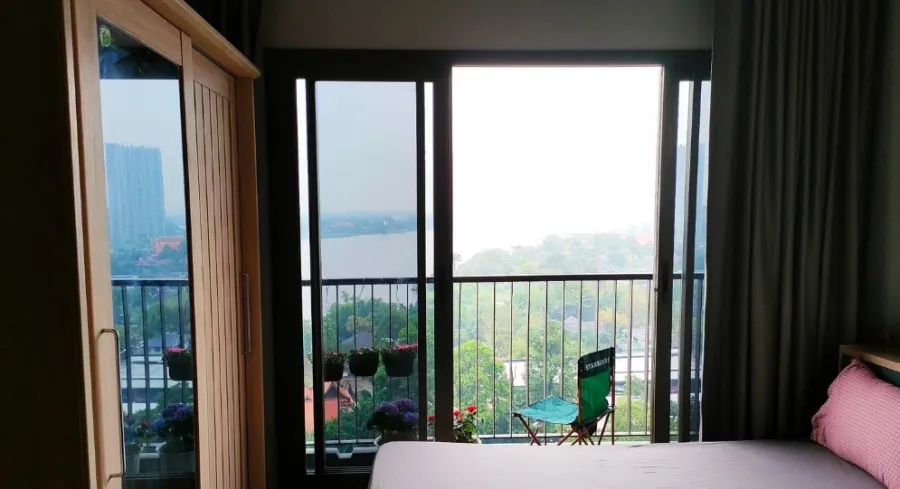 For rent THE POLITAN AQUA, luxury condo, well decorated room. The river view is very beautiful. If you miss it, you'll regret it.