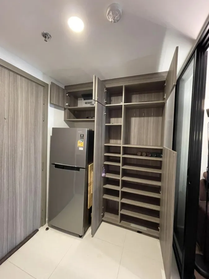 For rent, The Origin Phahon - Saphan Mai, with a walk in closet, plus a large sofa. If you don't reserve, you will miss a lot.