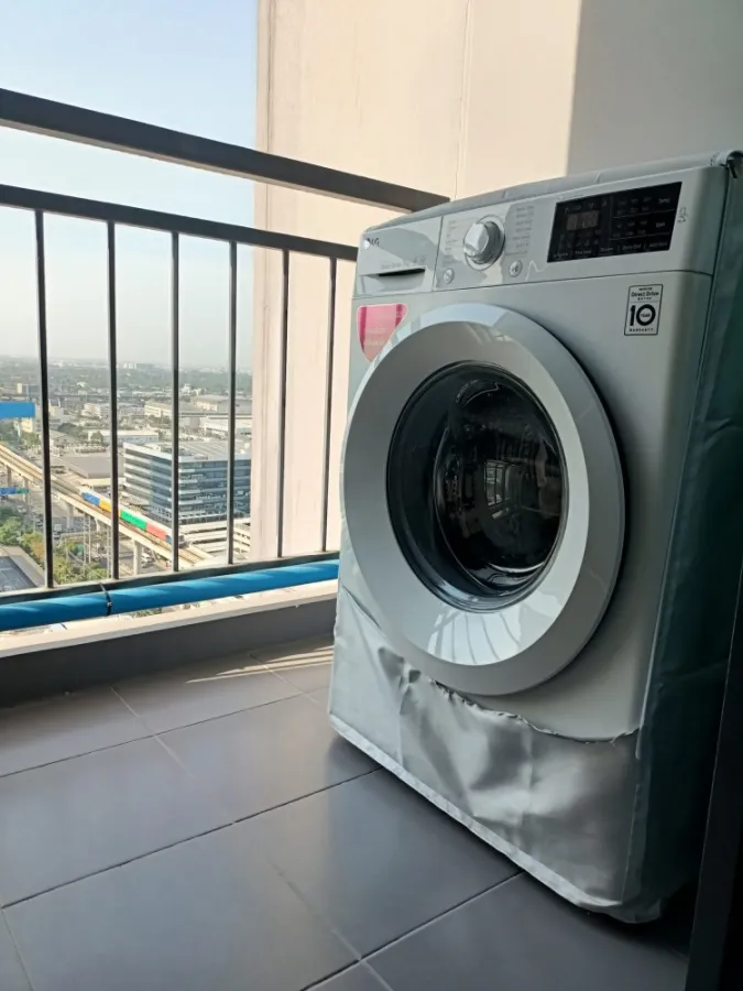 Condo for sale, Ideo Sukhumvit 115, decorated with wallpaper, high floor, swimming pool view, reserve first, own first.