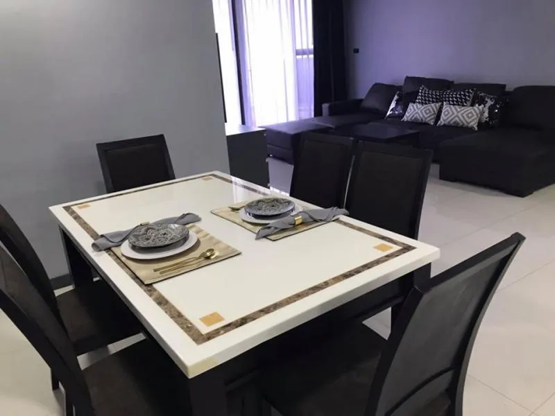 Sell / rent Supalai Place Sukhumvit 39, 3 bedrooms, 2 bathrooms, fully furnished, wide balcony, good view, don't miss.