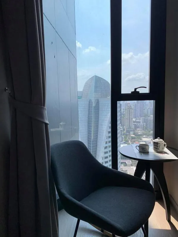 Urgent for rent !! Condo Ashton Asoke, 30th floor, curved glass inside, beautiful view, close to the train, good location, good value, hurry !!