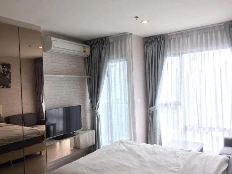 For Rent Rhythm Asoke สภาพห้องเหมือนใหม่ ผนังติดวอลสวยเฝอร์ บนทำเลทำเลยอดนิยม ห้องดีต้องจอง