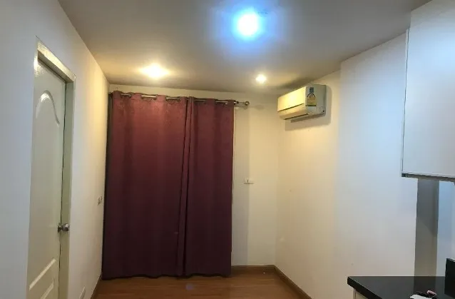 For rent: Max Condominium Vibhavadi, 7th floor, complete with furniture and electrical appliances. Book now, don't miss it.