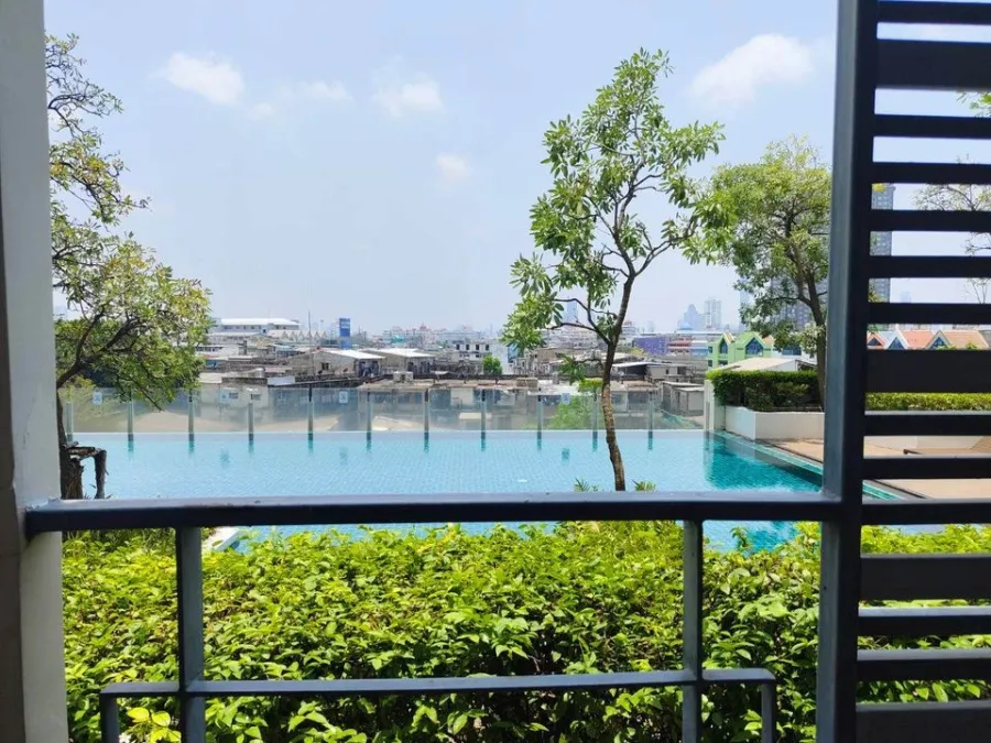 ให้เช่า เดอะ ทรัสต์ เรสซิเด้นซ์ รัชดา-พระราม 3 ชั้น 5 วิวสระว่ายน้ำ ตกแต่งเรียบง่าย พร้อมอยู่ ด่วนๆ