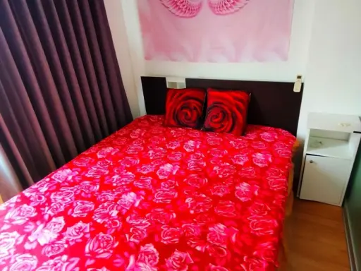 For rent: Lumpini Ville Ramkhamhaeng 60/2, room decorated in beautiful pink tones, good atmosphere, fully furnished, ready to move in