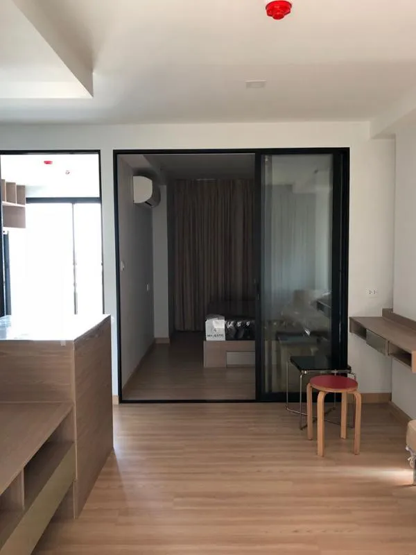 Wow, very big room for rent, Knightsbridge Skycity, Saphan Mai, corner room, peaceful zone, Bult-in furniture, you can move in.