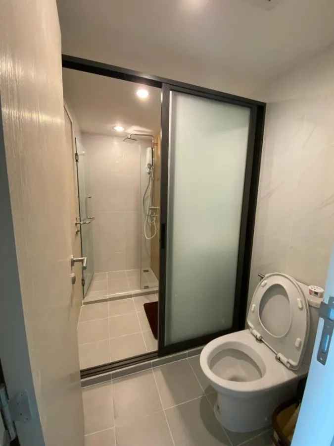 For sale, The Excel Hideaway Sukhumvit 50, spacious room, complete with furniture and electrical appliances, book now, hurry up.