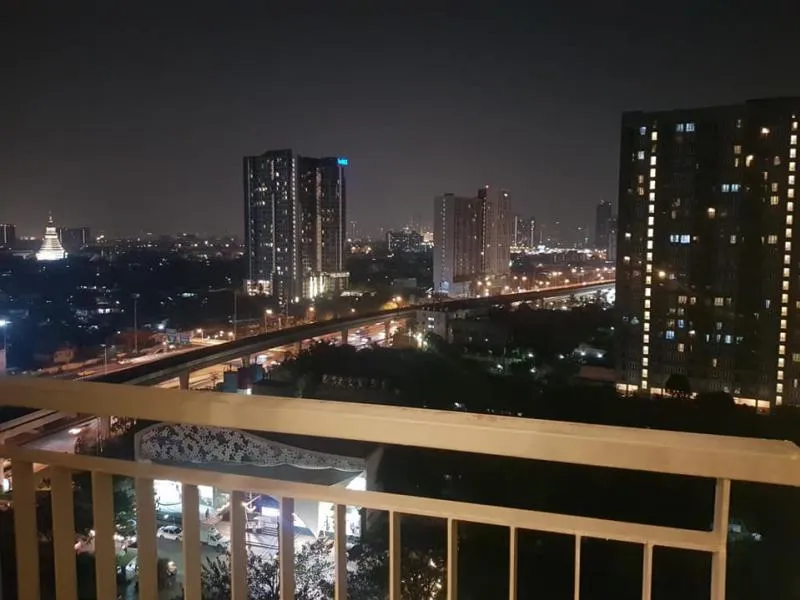 For rent aspire Sathorn-Taksin, city view, overlooking the train, very beautiful, good room, good price, must reserve