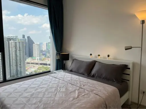 For rent: Ideo Mobi Asoke, 32nd floor, open view, front of the project, room facing Makkasan Park, fully furnished, ready to move in