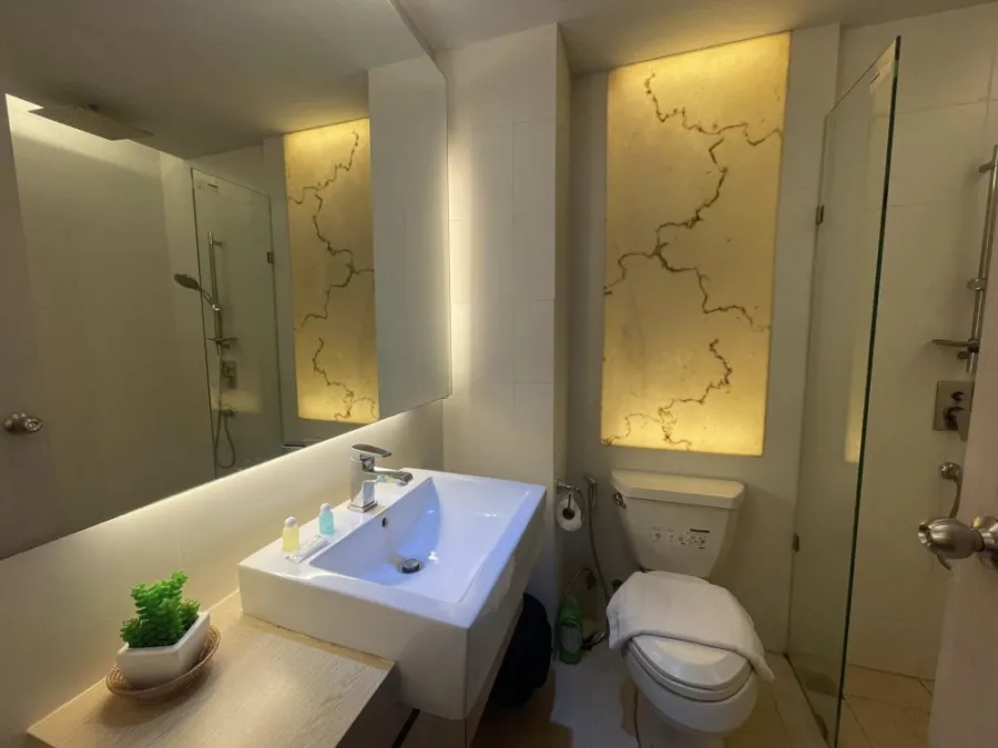 For rent: Atlantis Condo Resort Pattaya (Jomtien), 2 large bedrooms, swimming pool view, very chill, must be arranged.
