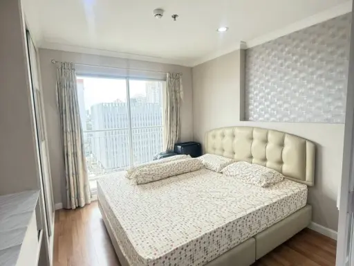 Condo for rent at Lumpini Place Rama 9–Ratchada. Spacious and comfortable unit with ample living space. Convenient and fully equipped. Book now!