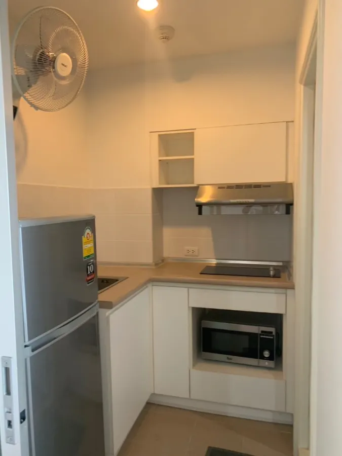 For sale: Lumpini Place Srinakarin-Hua Mak Station, 25th floor, Building A, fully furnished. Reserve now.