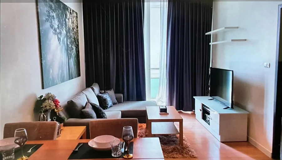 For rent: Eight Thonglor Residences, complete with furniture and electrical appliances. Just come and move in.
