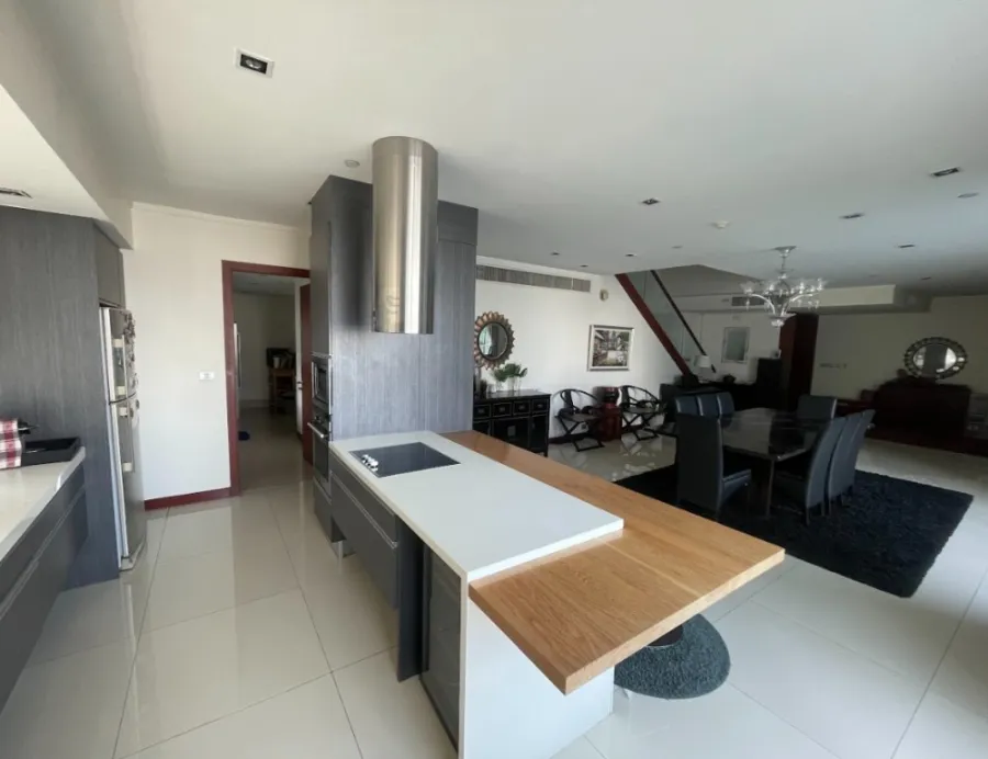 For sale: Le Raffine Sukhumvit 31, 3 bedrooms, 5 bathrooms, complete amenities, reserve now.