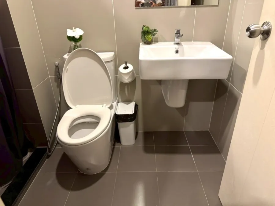 Condo for rent Elio Sathorn - Wutthakat, 22nd floor, Building B, great view, good ventilation, great price, come reserve now, don't miss out!