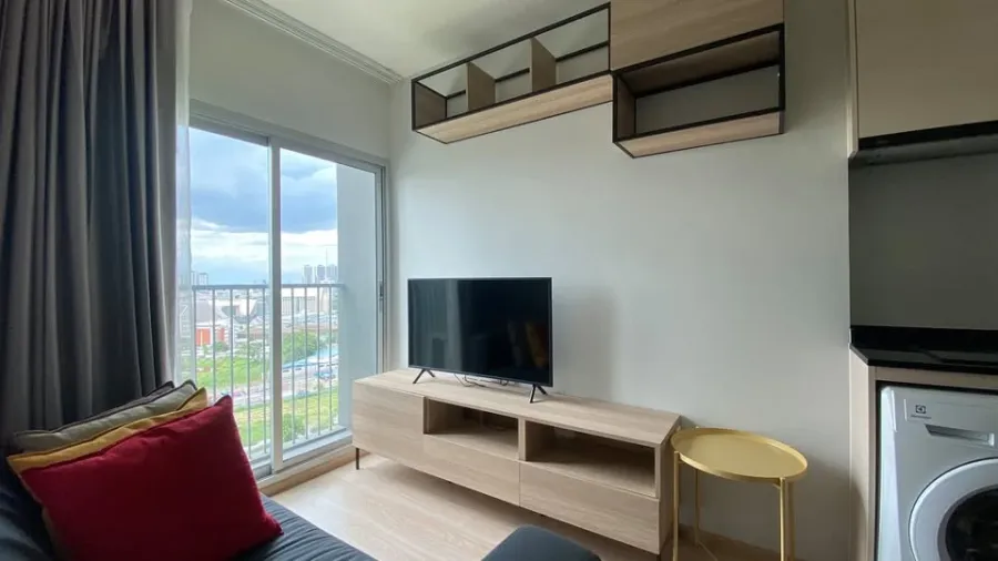 For rent: Noble Revolve Ratchada, a lovely unit with an unobstructed north-facing view and fully furnished. Book now!