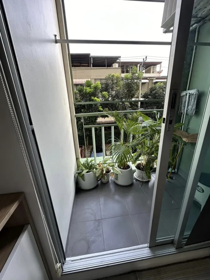 Condo for rent, Lumpini Nawamin Sri Burapha, separate glass partitioned room. Decorated beautifully and livable You can't miss it.