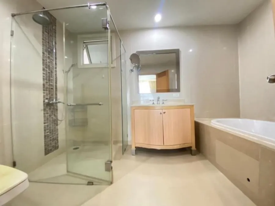 Quick sale!! Condo Empire Place Sathorn-Narathiwat, 24th floor, 2 bedrooms, fully furnished, ready to move in. Book now!!