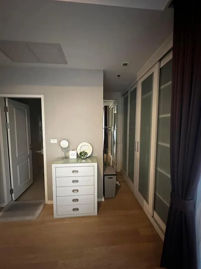 ขาย โนเบิล รีไฟน์ ห้องมุมสภาพสวยมาก แต่งวอลเปเปอร์ทั้งห้อง มีระเบียง 3 ทิศ ไม่บล็อควิว รีบจองให้ไว