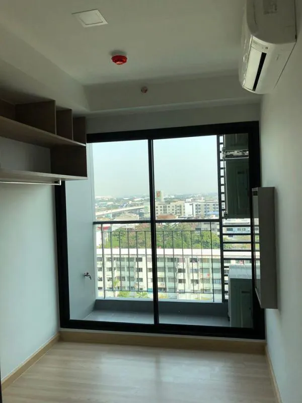 Wow, very big room for rent, Knightsbridge Skycity, Saphan Mai, corner room, peaceful zone, Bult-in furniture, you can move in.