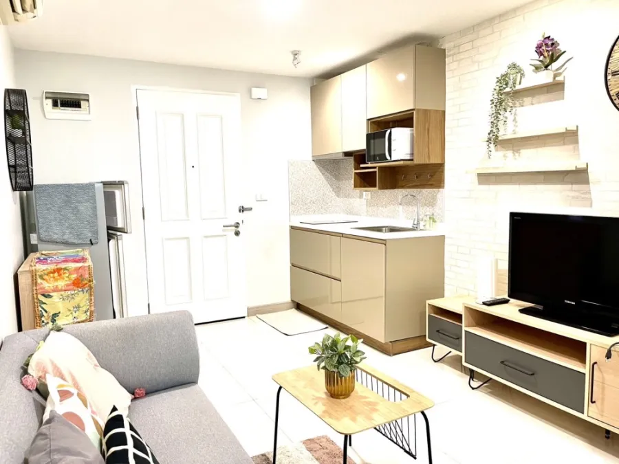 Urgent rent !! The Condo The Clover Thonglor Condo, good location, ready to stay, convenient to travel, do not miss !!