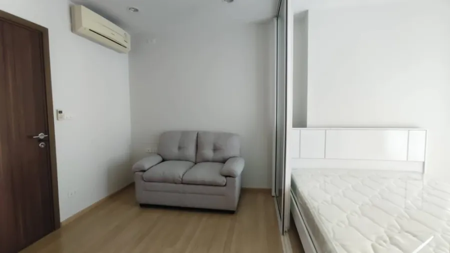 For rent: The BASE Chaengwattana, 9th floor, pool view, fully furnished, very livable. Book now!