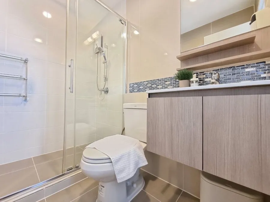 Condo for sale, Fuse Miti Ratchada-Sutthisan, corner room, good view, decorated in white tones, very inviting, book now.