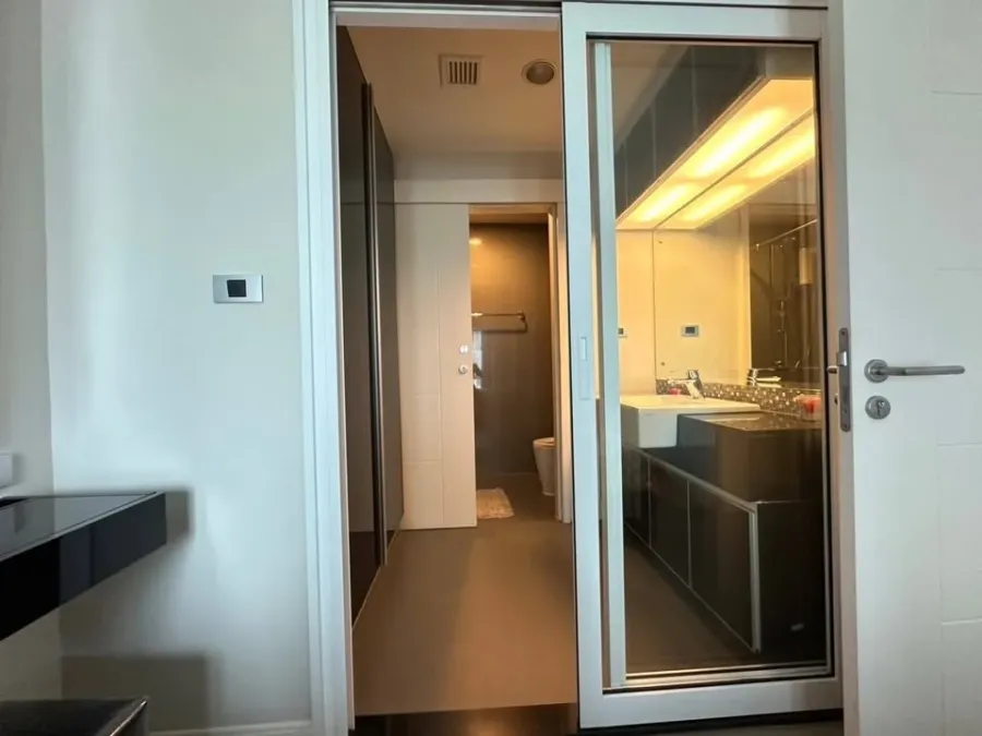 For rent: The Crest Sukhumvit 34, 10th floor, beautiful room with full furniture, quality neighbors, hurry up and grab it!