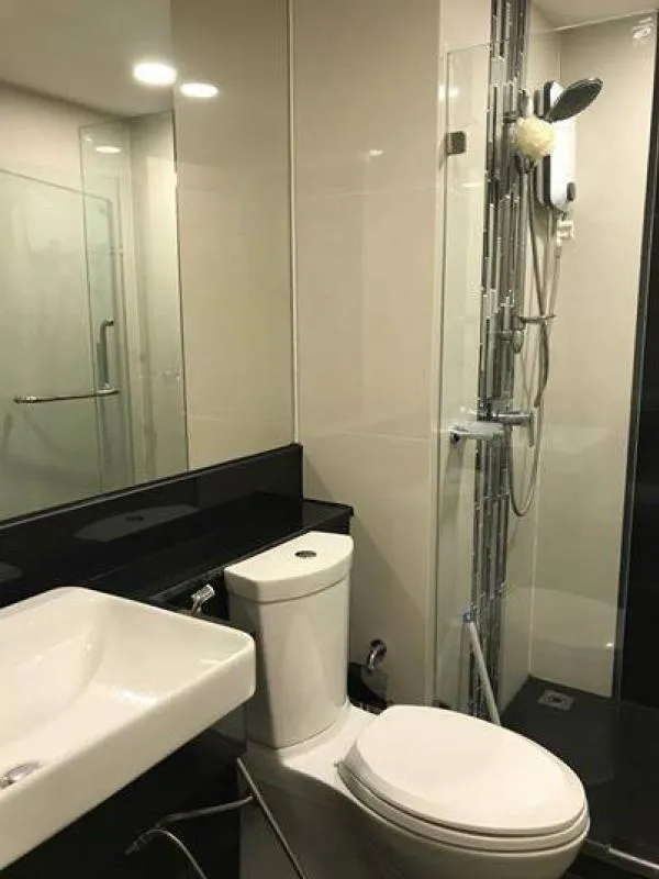For rent Bangkok Feliz Sathorn-Taksin. The room is beautifully decorated, simple, modern tone, west side, beautiful view, fully furnished.