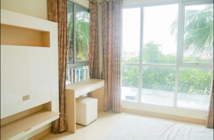 Condo for rent, Rhythm Ratchada, spacious room Comes with a great pool view. Book now, first come first served.