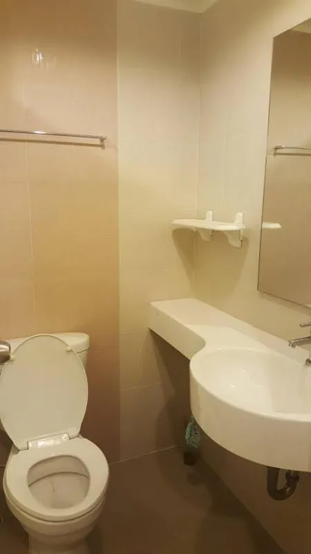 Condo for sale Lumpini Ville Lasalle - Bearing, 1 bedroom, 1 bath, 4th floor, very cheap.