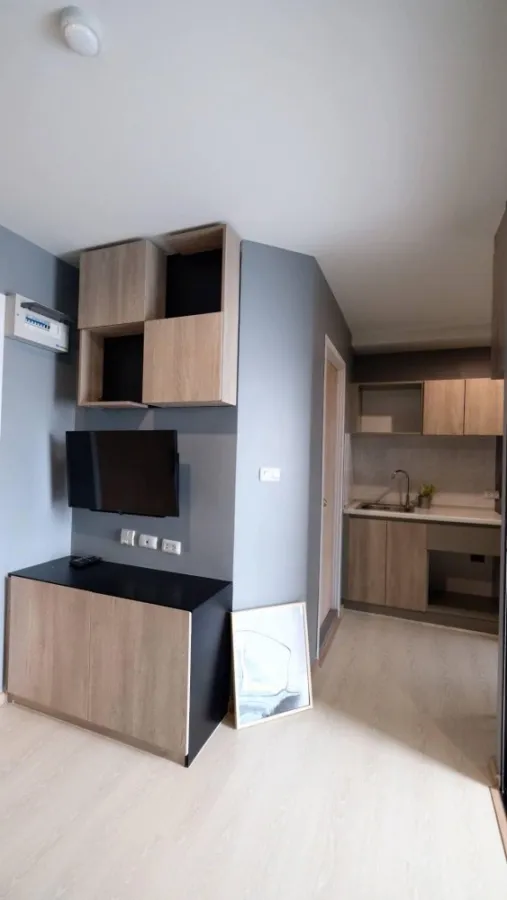 Condo for rent, The Excel Groove, Lasalle 52, Building A, 3rd floor (West), friendly price, ready to move in. Don't miss it.