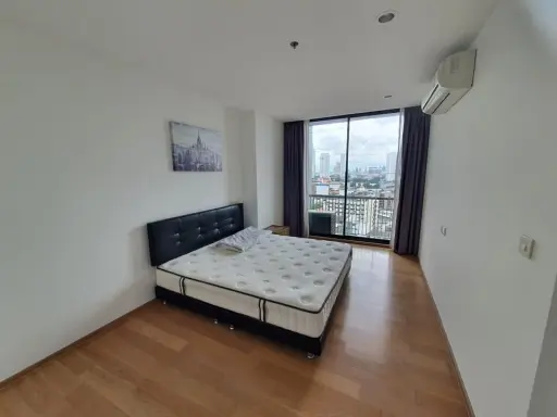 Condo for rent: Noble Revo Silom. Spacious room with plenty of living space. Fully furnished with appliances. Reserve now. Don't miss out!