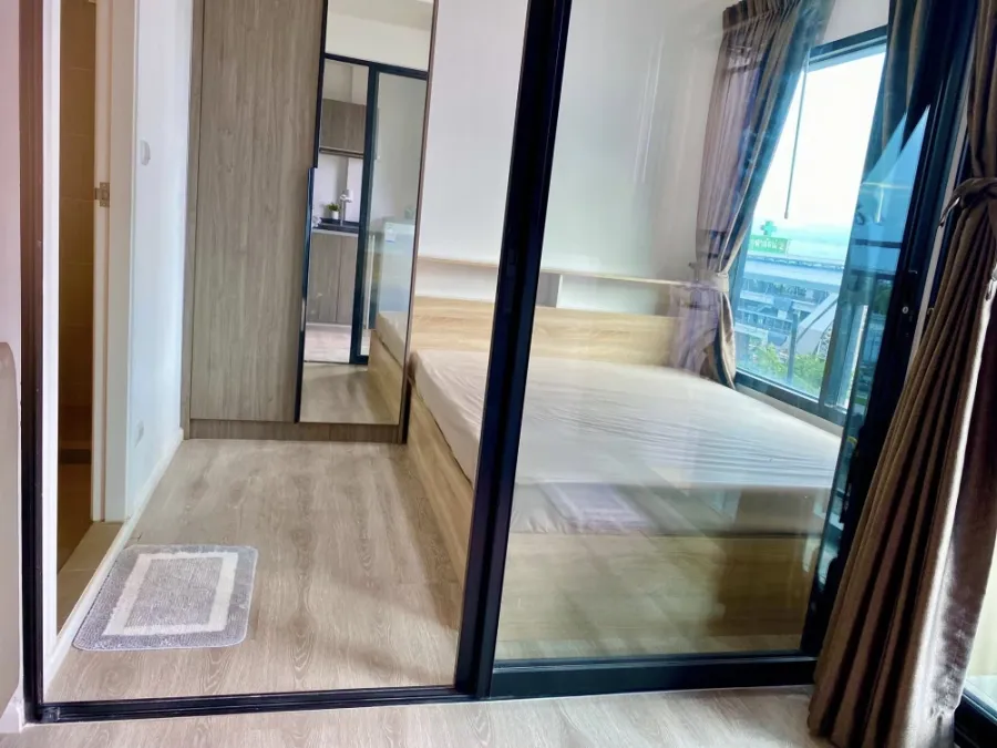Kensington Sukhumvit-Theparak for rent, a lovely room with complete furniture and appliances. Just bring your bags and move in!