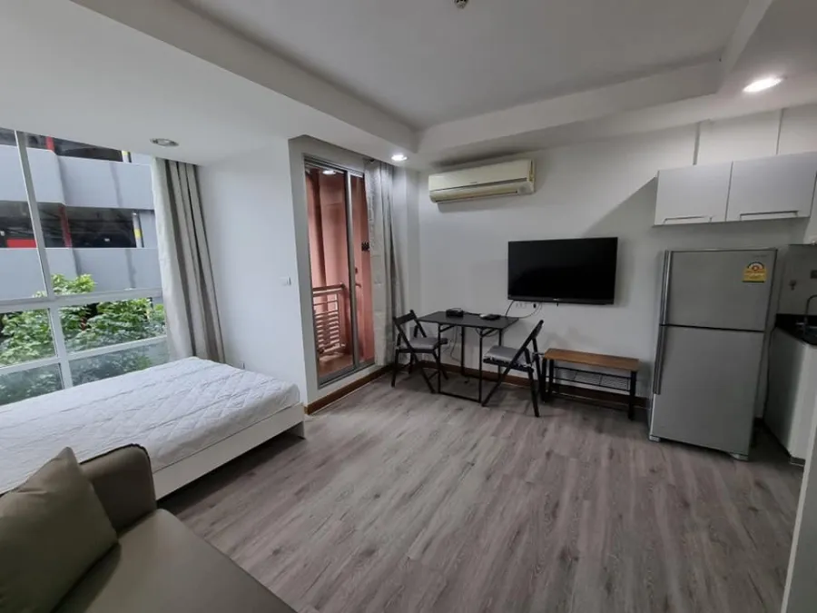 ให้เช่า เดอะคริส รัชดา 17 ชั้น 4 fully furnished แต่งครบ น่าอยู่ รีบจองเลย ห้ามพลาด จองเลย