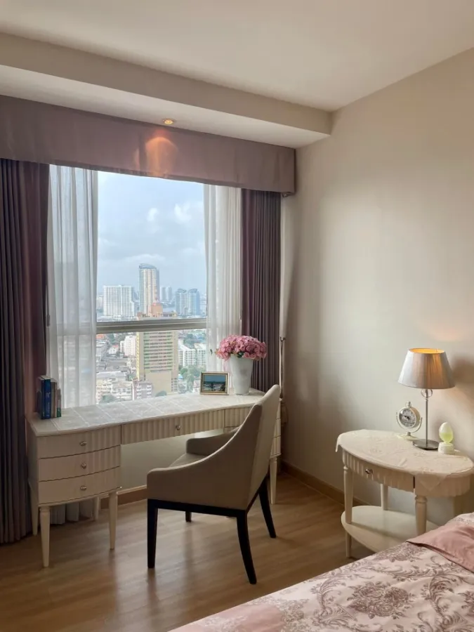 For rent, The LightH Sathorn-Charoen Nakhon, very private, same floor as the Penthouse, fully furnished, ready to move in. Book now.