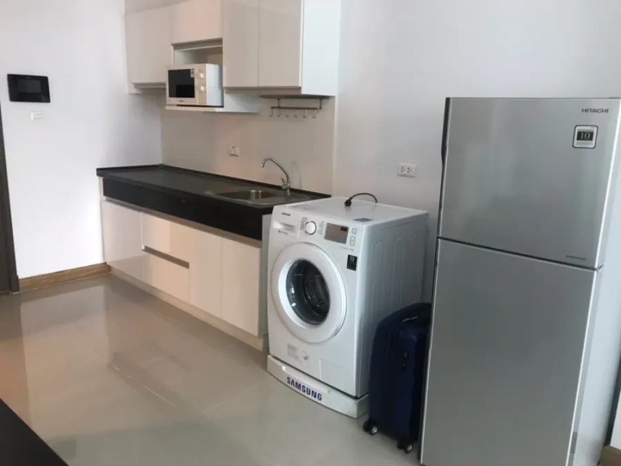 Condo for rent, Supalai River Resort, north side, studio room. View of the Chao Phraya River. Don't wait.