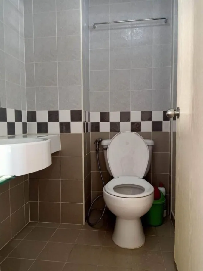 For rent, Lumpini Condo Town Rattanathibet, beautiful wall, fully furnished, this price is very worthwhile. If interested, hurry to reserve now.