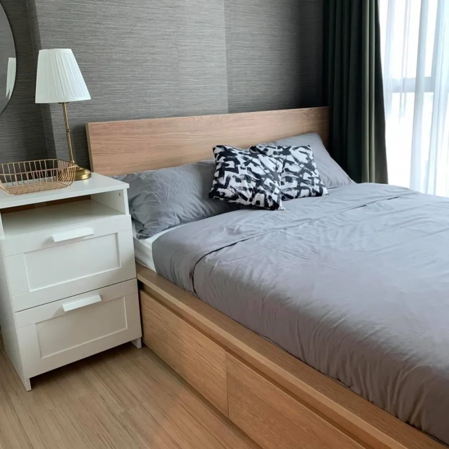 It has arrived. Closed kitchen, high view, clear, not blocked, fully furnished, ready to move in. Condo for rent, The Base Rama 9 - Ramkhamhaeng.