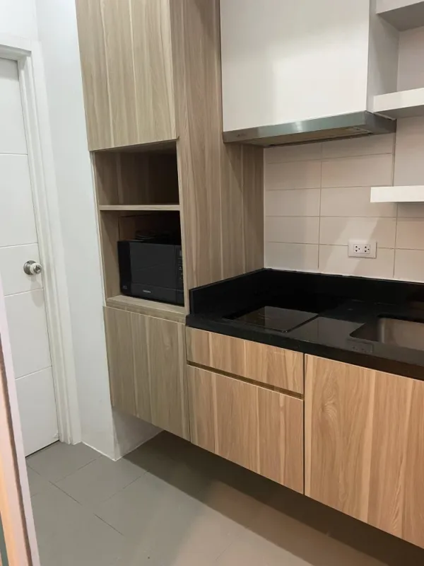 ให้เช่า Blocs 77 ห้องอยู่ชั้นสูง (ชั้น 27) ได้วิวเมืองสวยเริ่ด พร้อมเครื่องใช้ไฟฟ้า น่าจองสุดๆ