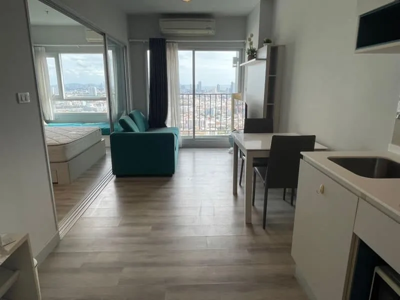 For Rent Centric Sea Pattaya, high floor, city view, open, airy, pleasing to the eyes, very comfortable sofa. Hurry and reserve before you miss out.